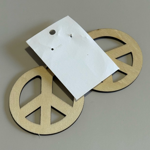 NWT Leopard Print Peace Sign Earrings - Picture 2 of 2